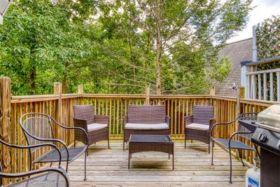 Feathers and Fur main level deck with gas grill