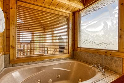 Awesome Views upper level bathroom with Jacuzzi with mountain views
