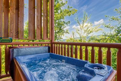 Wet and Wild hot tub with mountain views