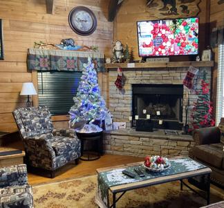Cedar Lodge Winterfest decorations