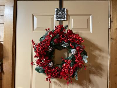 Cedar Lodge Winterfest decorations