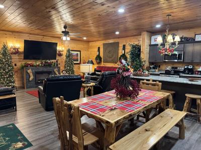 MounTown Moments Vista Winterfest decorations