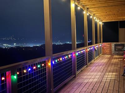 MounTown Moments Vista holiday decorations