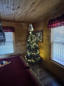 Black Bear Lodge Winterfest decorations