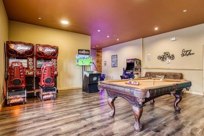 Smoky Mountain Gold game room with pool table, Golden Tee, and Ridge Racer racing game