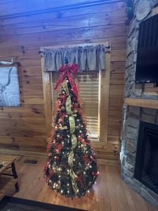 Creekview Winterfest decorations