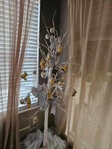 Striking Waters Winterfest decorations