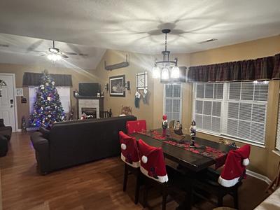 Pigeon River Retreat Winterfest decorations