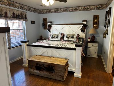 Pigeon River Retreat holiday decorations