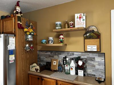 Pigeon River Retreat holiday decorations