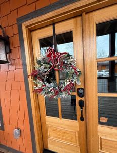 The Manor at Burg Hill holiday decorations