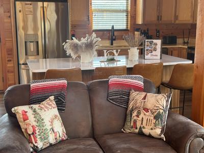 Cozy Cub Cabin Winterfest decorations