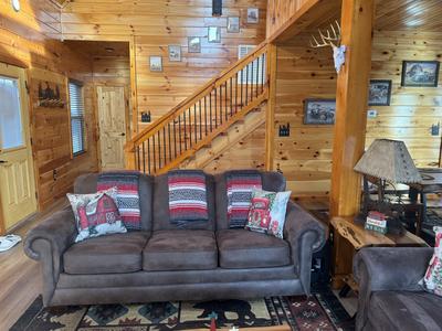 Cozy Cub Cabin Winterfest decorations