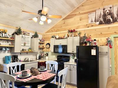 Sweet Tennessee Charm Winterfest decorations