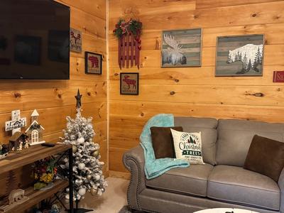 Sweet Tennessee Charm Winterfest decorations