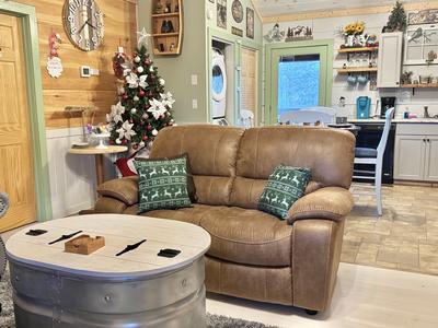 Sweet Tennessee Charm Winterfest decorations