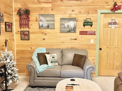 Sweet Tennessee Charm Winterfest decorations