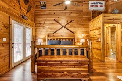 Ole Red upper level bedroom with king size bed