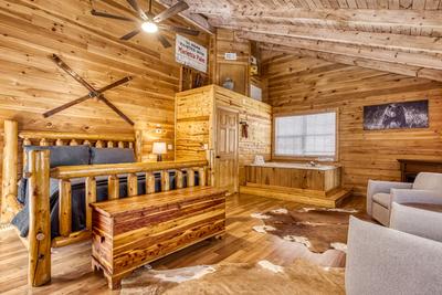 Ole Red upper level bedroom with en suite whirlpool tub