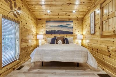 Firefly Strike Retreat upper level bedroom with king size adjustable bed