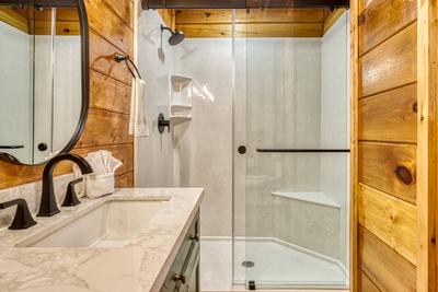 Sweet Dreams main level bathroom