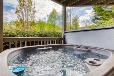 Triple the Mountain View hot tub