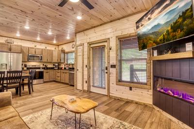 Honey Bear living room, dining room, and fully furnished kitchen