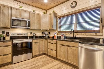 Honey Bear fully furnished kitchen with granite countertops and stainless steel appliances