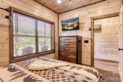 Honey Bear main level bedroom with queen size bed and 43 inch TV