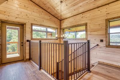 Honey Bear upper level foyer