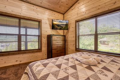 Honey Bear upper level bedroom with a king size bed and 43 inch TV