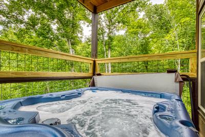 Mountain Memories hot tub