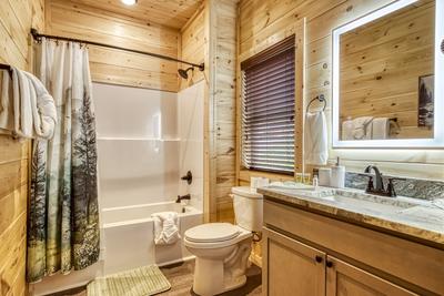 Main level bathroom with heated mirror and tub/shower combo