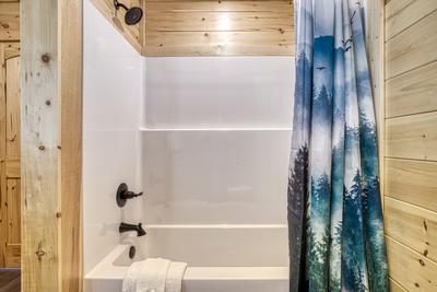 In The Clouds upper level bathroom with tub/shower combo