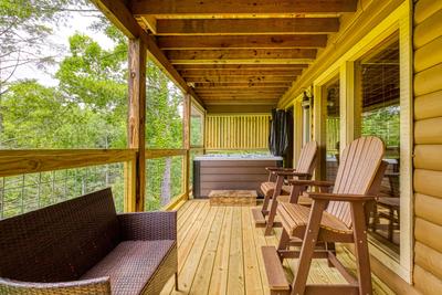 Bearadise Mountain Lodge main level covered back deck with hot tub