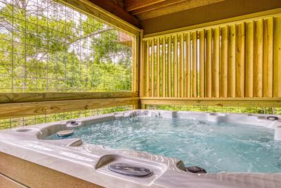 Bearadise Mountain Lodge hot tub on main level covered deck