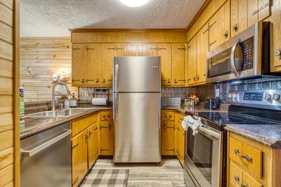 Ober the Rainbow fully furnished kitchen with stainless steel appliances
