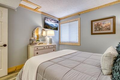 Ober the Rainbow bedroom with 43 inch TV and queen size bed
