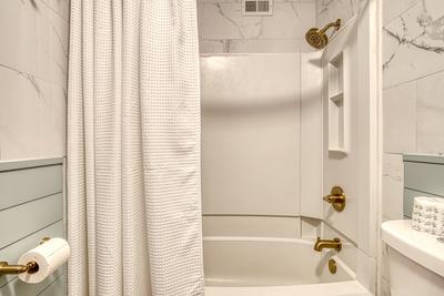 Ober the Rainbow bathroom two with tub/shower combo