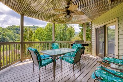 Triple the Mountain View main level deck with propane grill