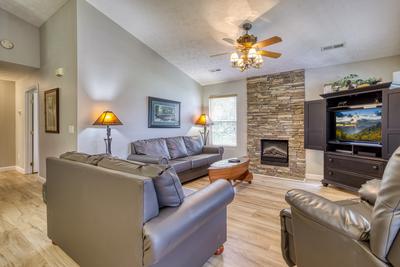 Lee's Creekside living room with sleeper sofa