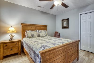 Lee's Creekside bedroom three with queen size bed