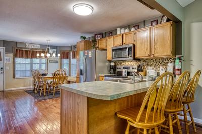 Whispering River kitchen and dining area