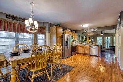 Whispering River dining area and fully furnished kitchen