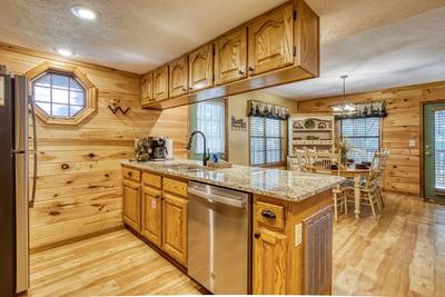 Forest Hollow fully furnished kitchen and dining area