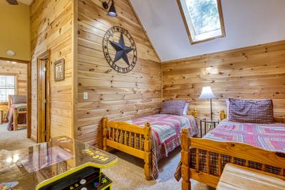 Forest Hollow upper level loft area with twin size beds