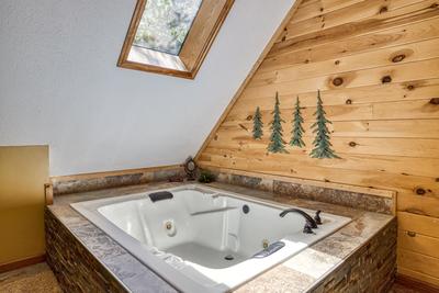 Forest Hollow jacuzzi in the upper level bedroom
