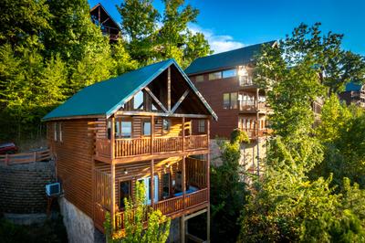 Black Bear One Bedroom Cabin Rental Overlooking the Wears Valley and Smoky Mountain Area