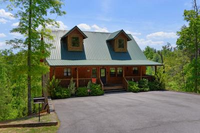 Pigeon Forge Three Bedroom Master Suite Cabin Rental