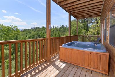 Pigeon Forge Three Bedroom Cabin Hot Tub